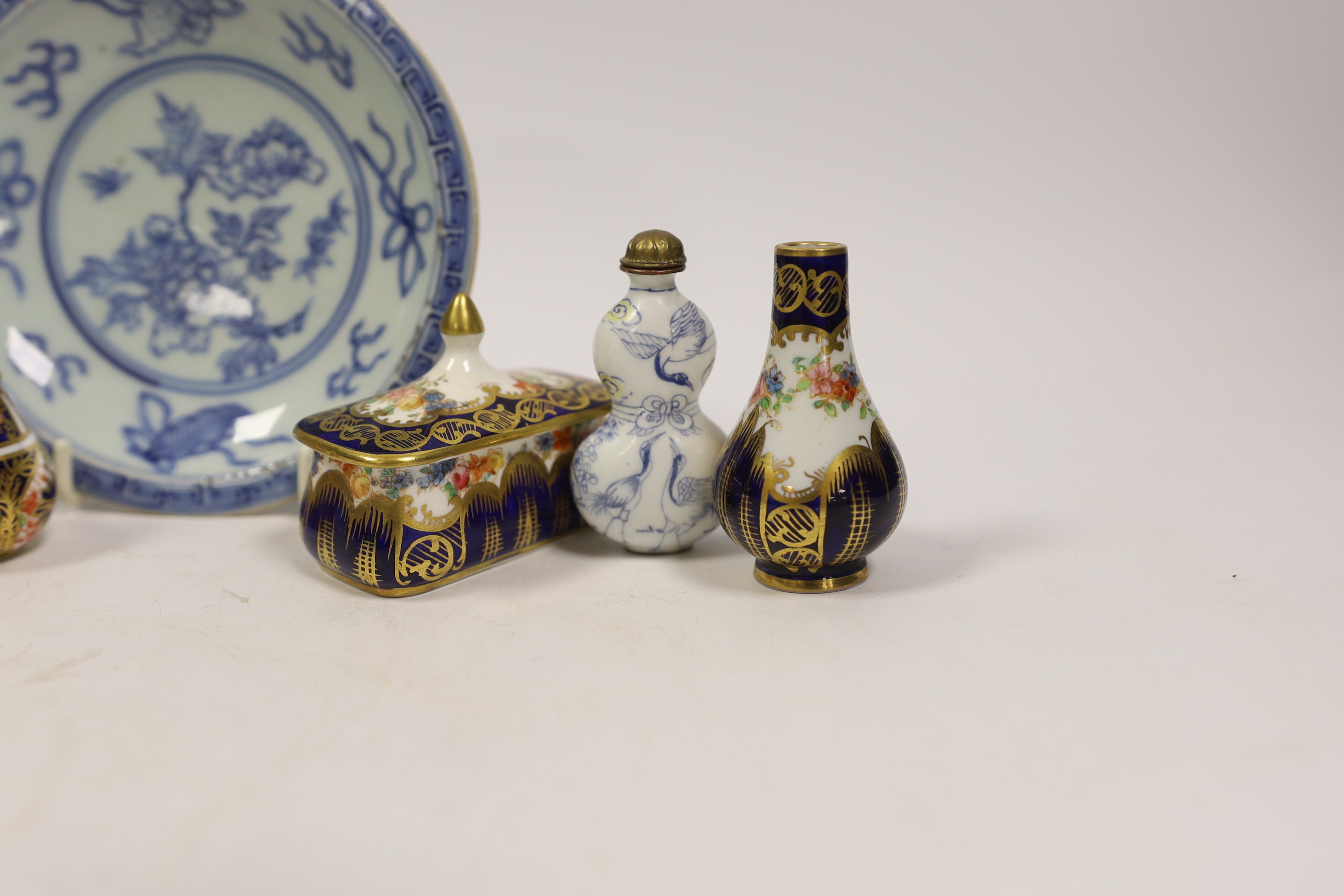 Chinese snuff bottles etc including a resin model of a cat